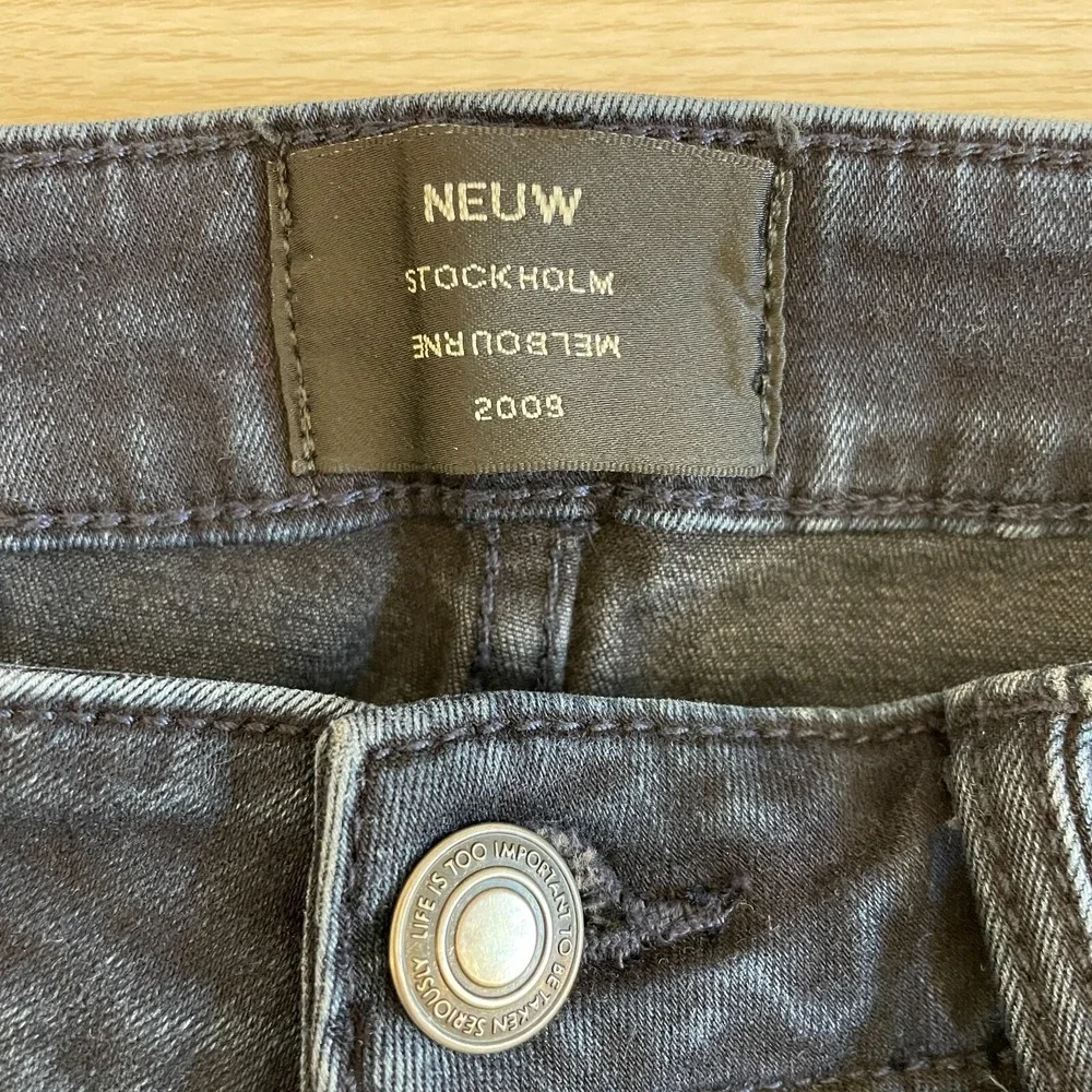 Neuw Iggy Skinny Mens Jeans Dark‎ Wash Blue Denim Size 30x32 Button Fly